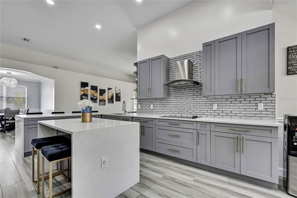 En Venta: $449,000 (4 camas, 3 baños, 2166 Pies cuadrados)