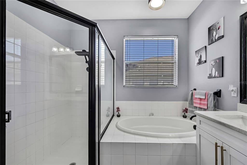 En Venta: $449,000 (4 camas, 3 baños, 2166 Pies cuadrados)