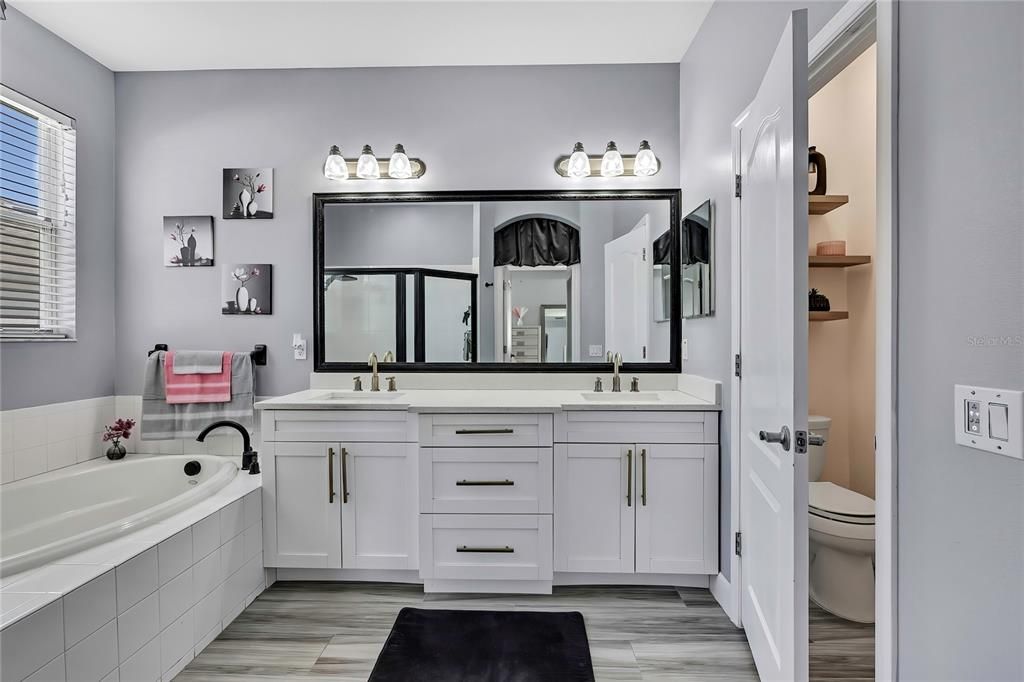 En Venta: $449,000 (4 camas, 3 baños, 2166 Pies cuadrados)