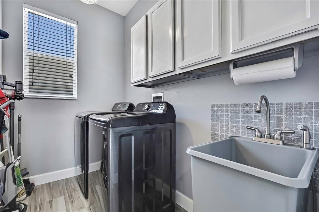 En Venta: $449,000 (4 camas, 3 baños, 2166 Pies cuadrados)