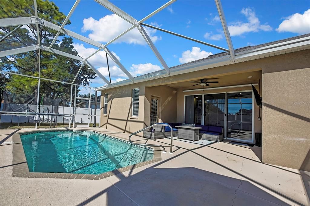 En Venta: $449,000 (4 camas, 3 baños, 2166 Pies cuadrados)