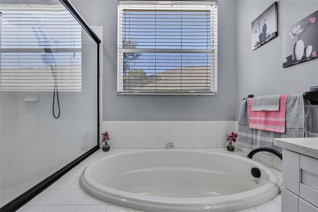 En Venta: $449,000 (4 camas, 3 baños, 2166 Pies cuadrados)