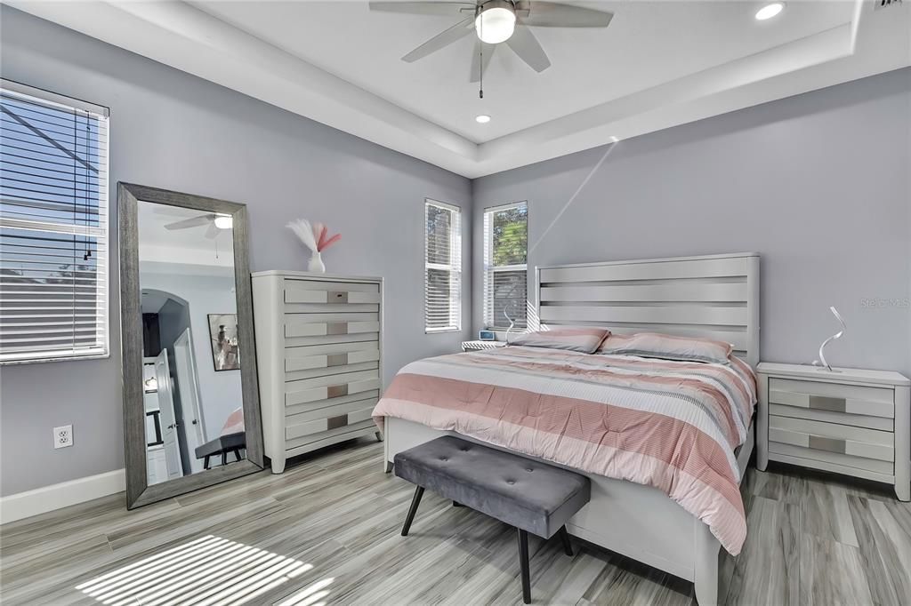 En Venta: $449,000 (4 camas, 3 baños, 2166 Pies cuadrados)