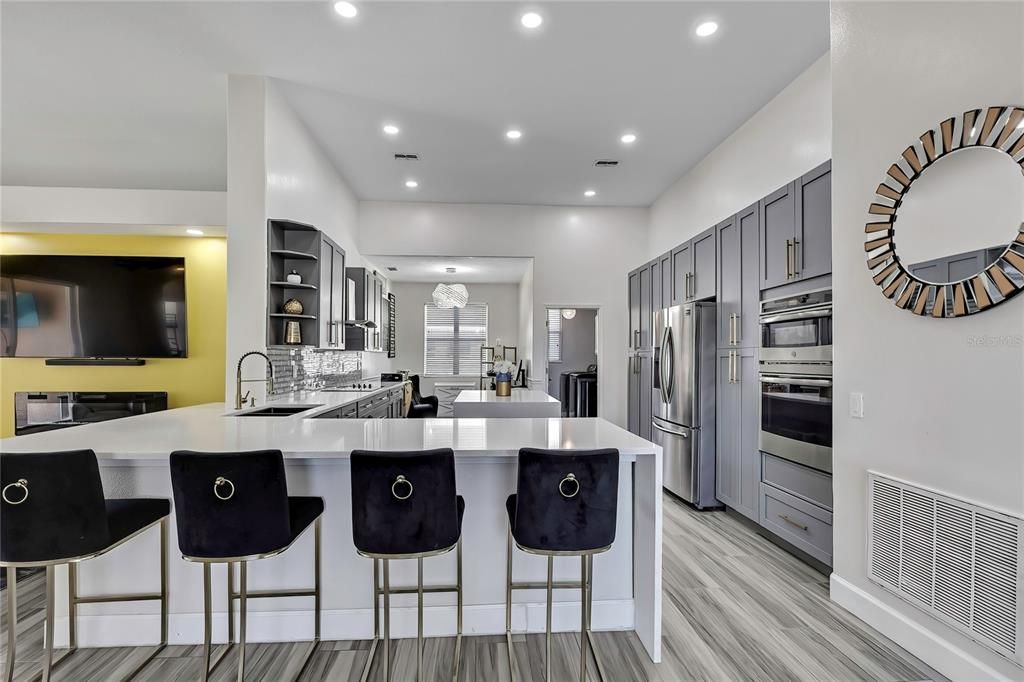 En Venta: $449,000 (4 camas, 3 baños, 2166 Pies cuadrados)