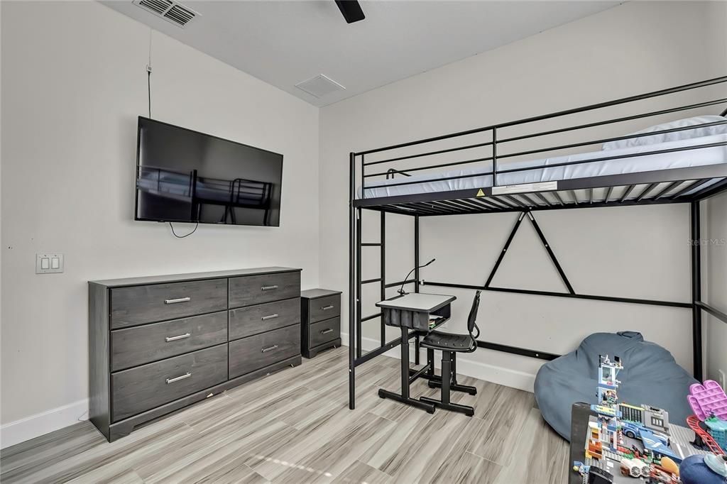 En Venta: $449,000 (4 camas, 3 baños, 2166 Pies cuadrados)