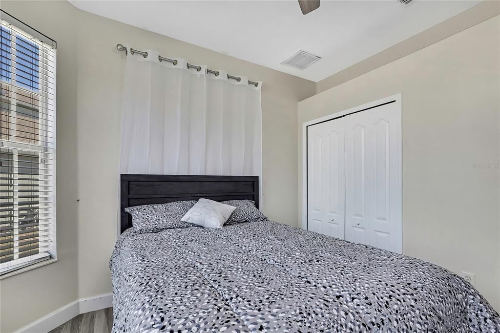 En Venta: $449,000 (4 camas, 3 baños, 2166 Pies cuadrados)