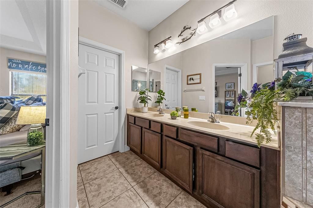 For Sale: $429,900 (4 beds, 2 baths, 1942 Square Feet)