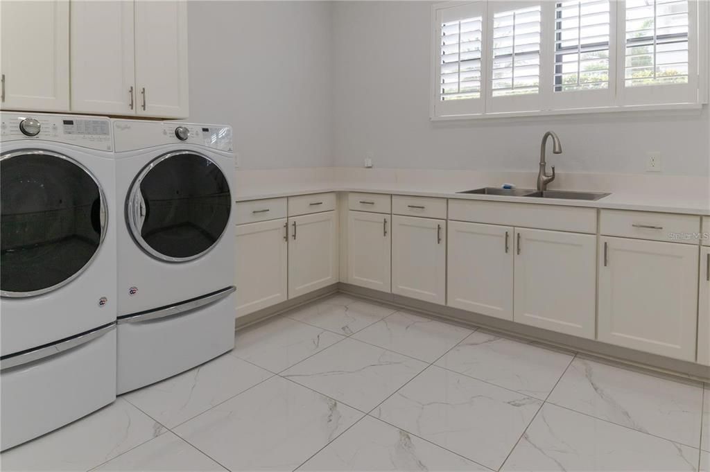 For Rent: $16,000 (5 beds, 5 baths, 7561 Square Feet)