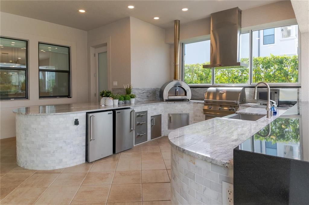 For Rent: $16,000 (5 beds, 5 baths, 7561 Square Feet)