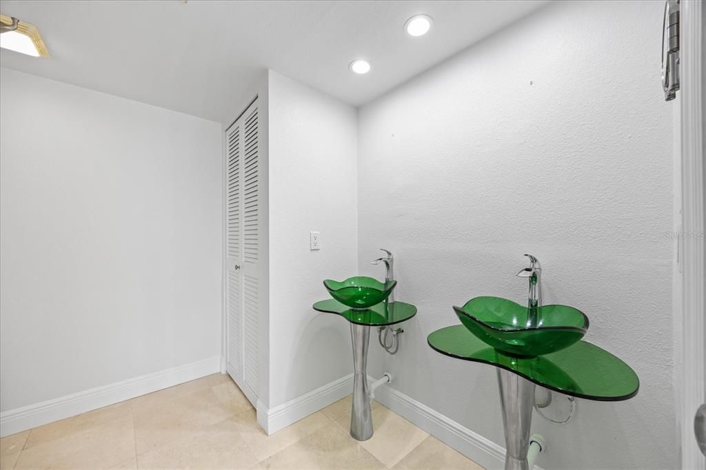 En Venta: $450,000 (2 camas, 2 baños, 1395 Pies cuadrados)