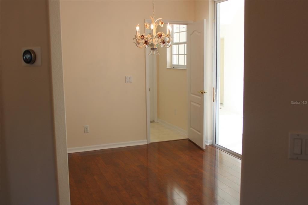 For Sale: $315,000 (2 beds, 2 baths, 1722 Square Feet)