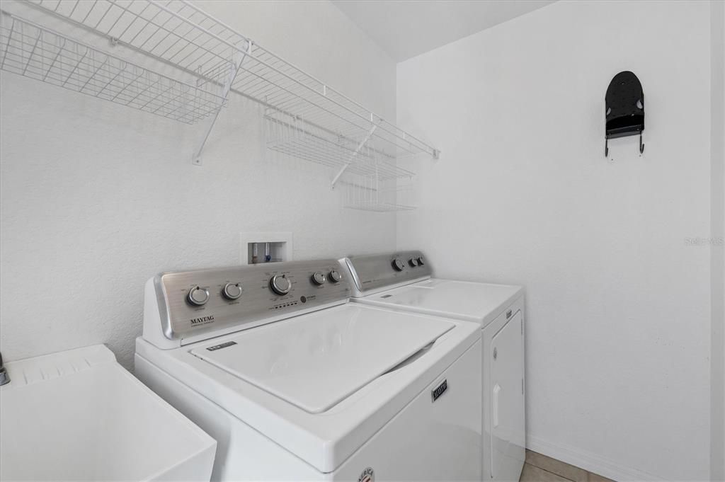 Active With Contract: $319,000 (3 beds, 2 baths, 1604 Square Feet)