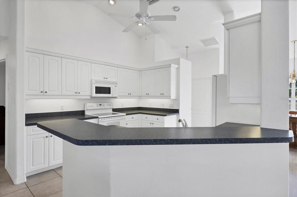 Active With Contract: $319,000 (3 beds, 2 baths, 1604 Square Feet)