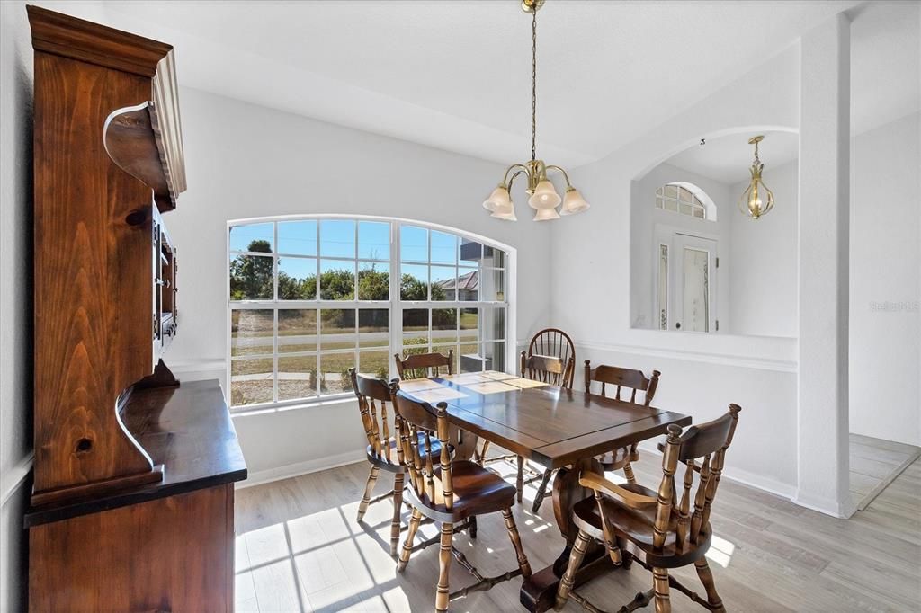 Active With Contract: $319,000 (3 beds, 2 baths, 1604 Square Feet)