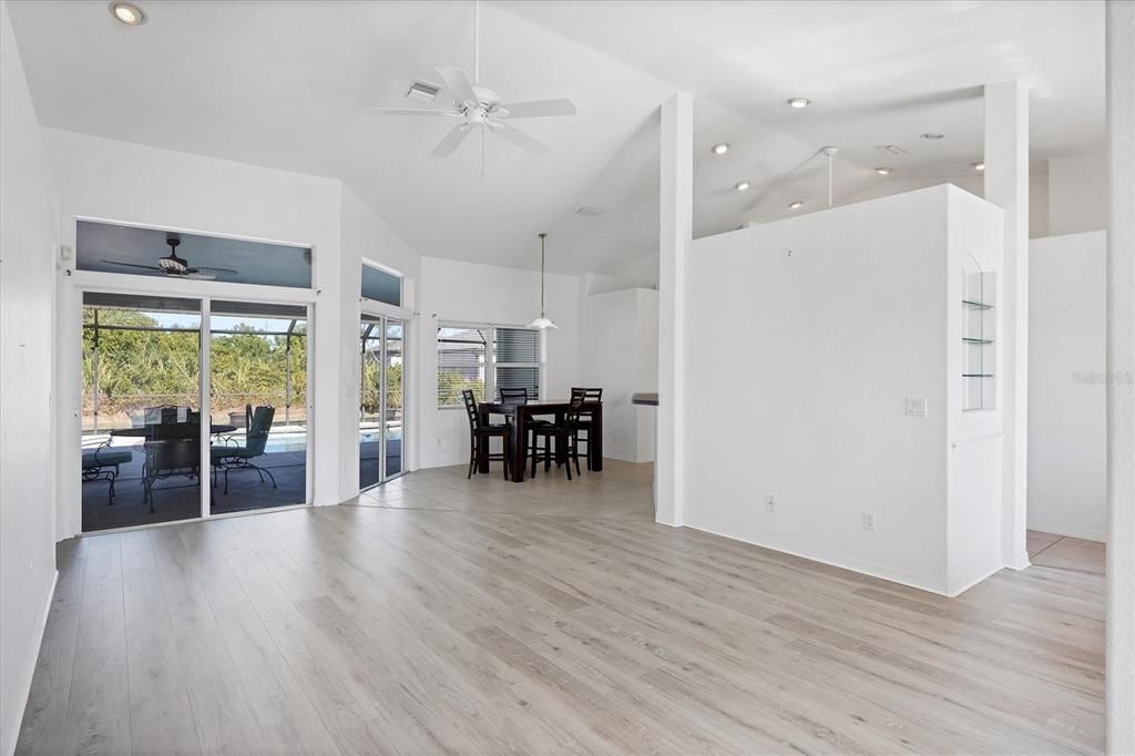 Active With Contract: $319,000 (3 beds, 2 baths, 1604 Square Feet)