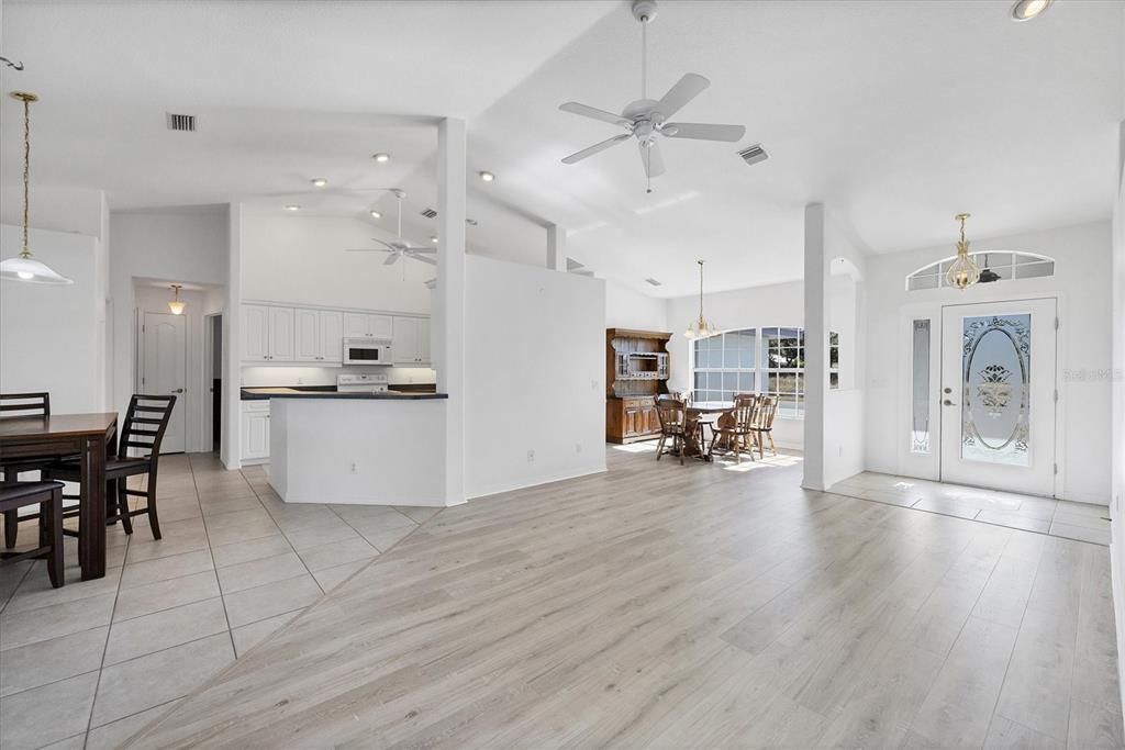 Active With Contract: $319,000 (3 beds, 2 baths, 1604 Square Feet)