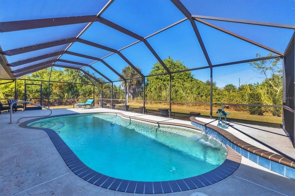 Active With Contract: $319,000 (3 beds, 2 baths, 1604 Square Feet)