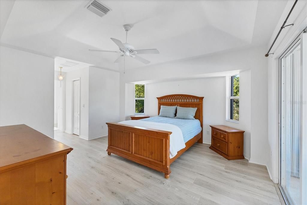 Active With Contract: $319,000 (3 beds, 2 baths, 1604 Square Feet)