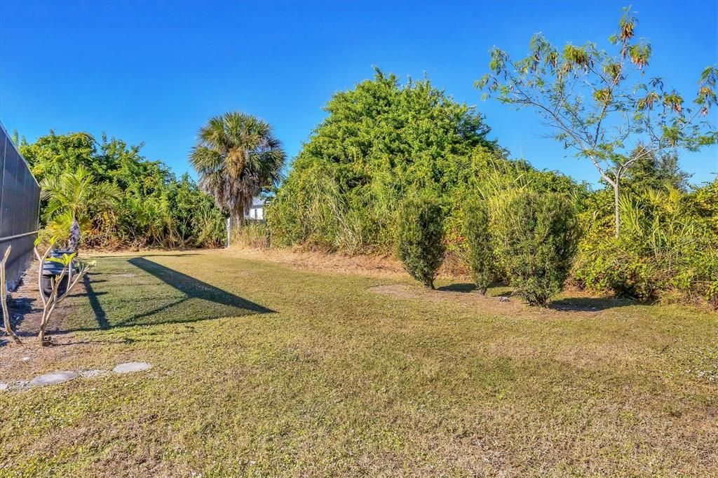 Active With Contract: $319,000 (3 beds, 2 baths, 1604 Square Feet)