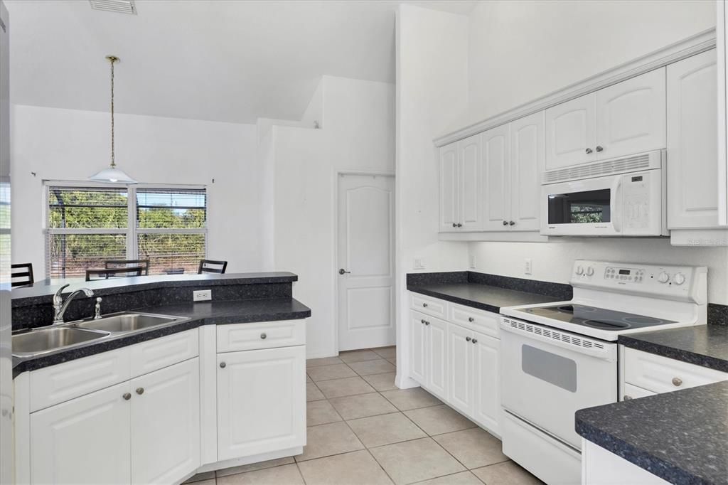 Active With Contract: $319,000 (3 beds, 2 baths, 1604 Square Feet)