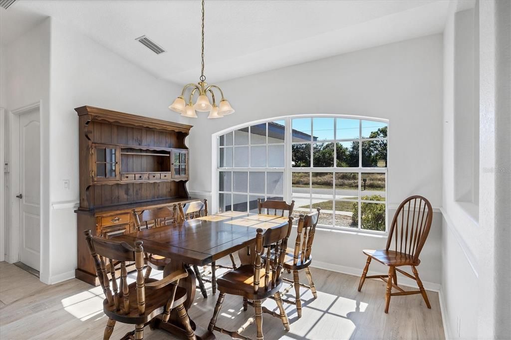 Active With Contract: $319,000 (3 beds, 2 baths, 1604 Square Feet)