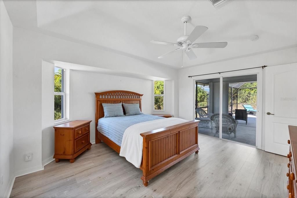 Active With Contract: $319,000 (3 beds, 2 baths, 1604 Square Feet)