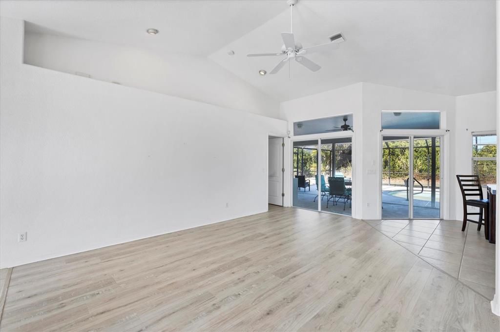 Active With Contract: $319,000 (3 beds, 2 baths, 1604 Square Feet)