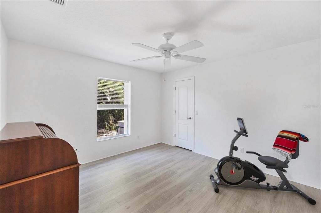 Active With Contract: $319,000 (3 beds, 2 baths, 1604 Square Feet)