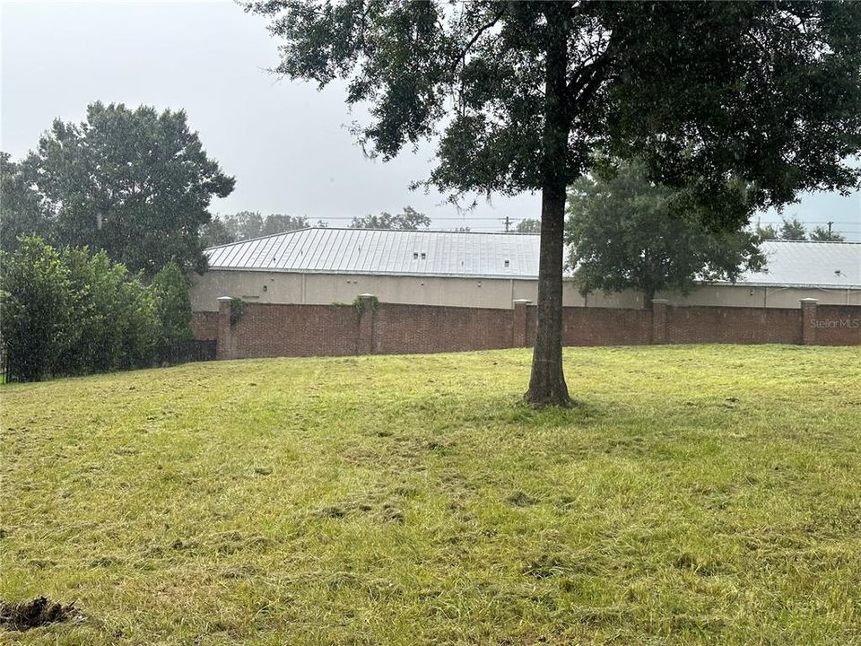 На продажу: $300,000 (0.70 acres)