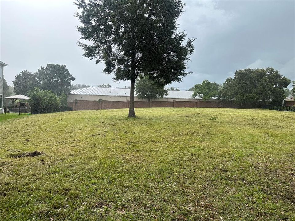 На продажу: $300,000 (0.70 acres)