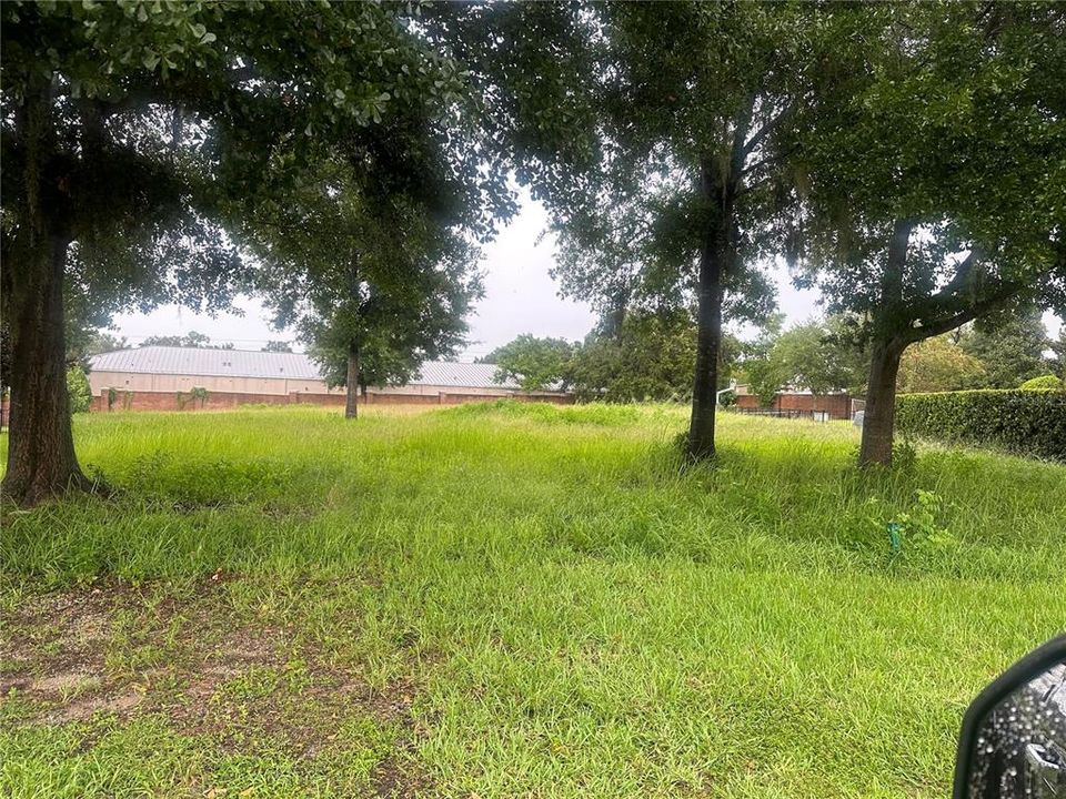 На продажу: $300,000 (0.70 acres)