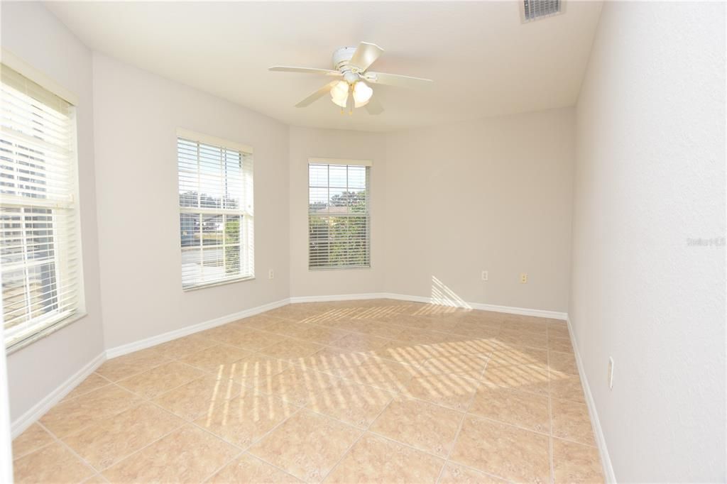 Под контрактом: $309,000 (3 спален, 2 ванн, 1959 Квадратных фут)