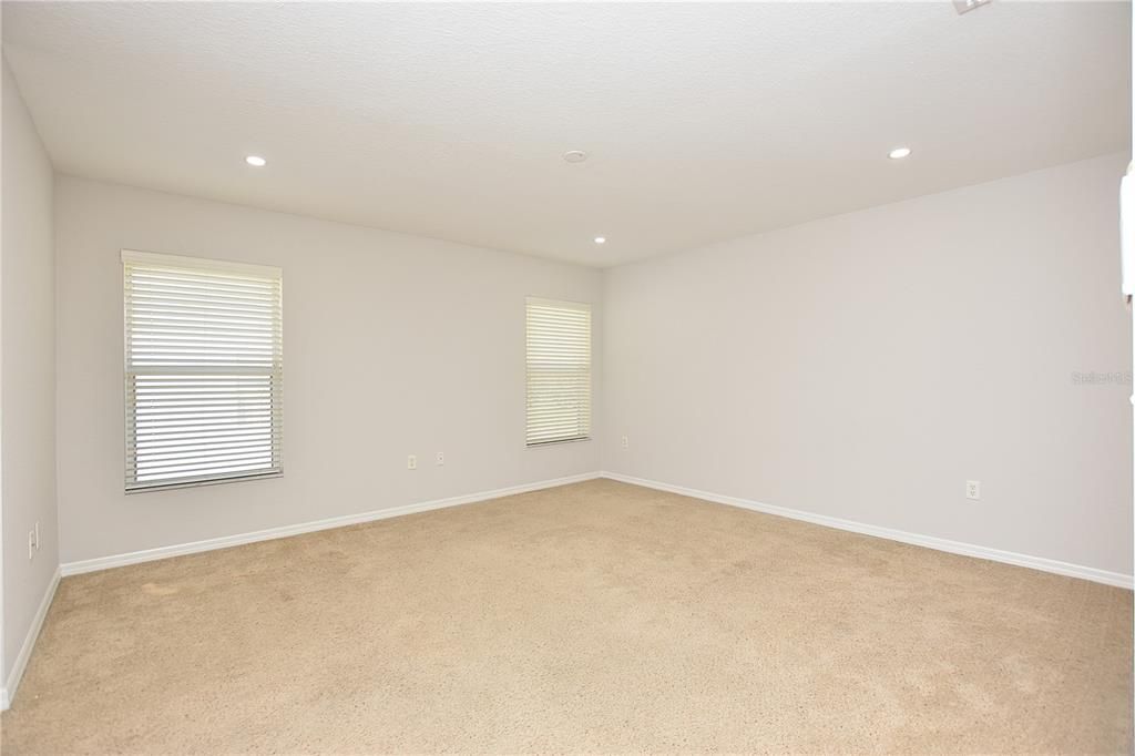 Под контрактом: $309,000 (3 спален, 2 ванн, 1959 Квадратных фут)