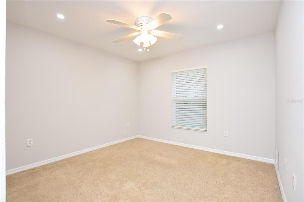 Под контрактом: $309,000 (3 спален, 2 ванн, 1959 Квадратных фут)