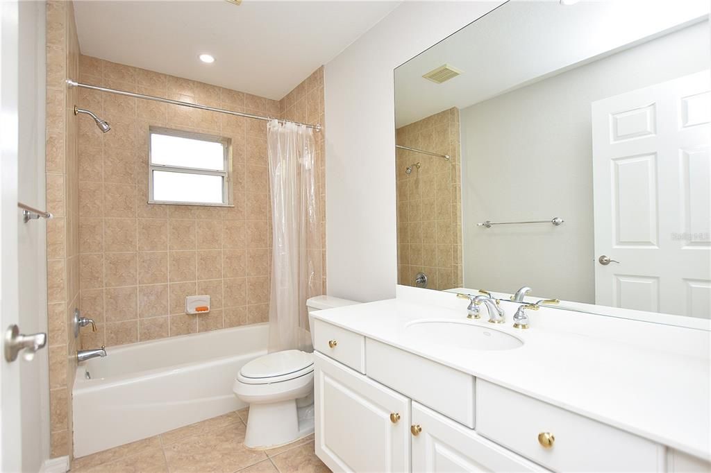 Под контрактом: $309,000 (3 спален, 2 ванн, 1959 Квадратных фут)