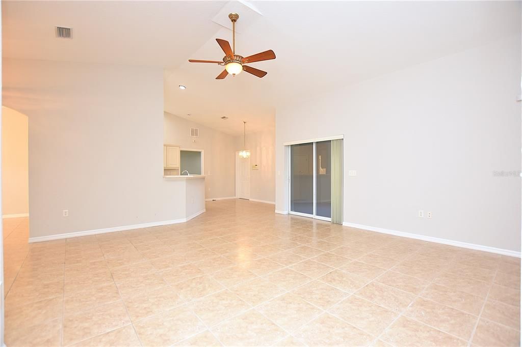 Под контрактом: $309,000 (3 спален, 2 ванн, 1959 Квадратных фут)