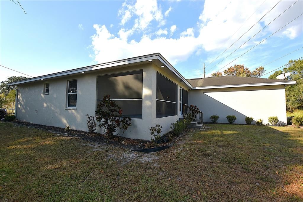 Под контрактом: $309,000 (3 спален, 2 ванн, 1959 Квадратных фут)