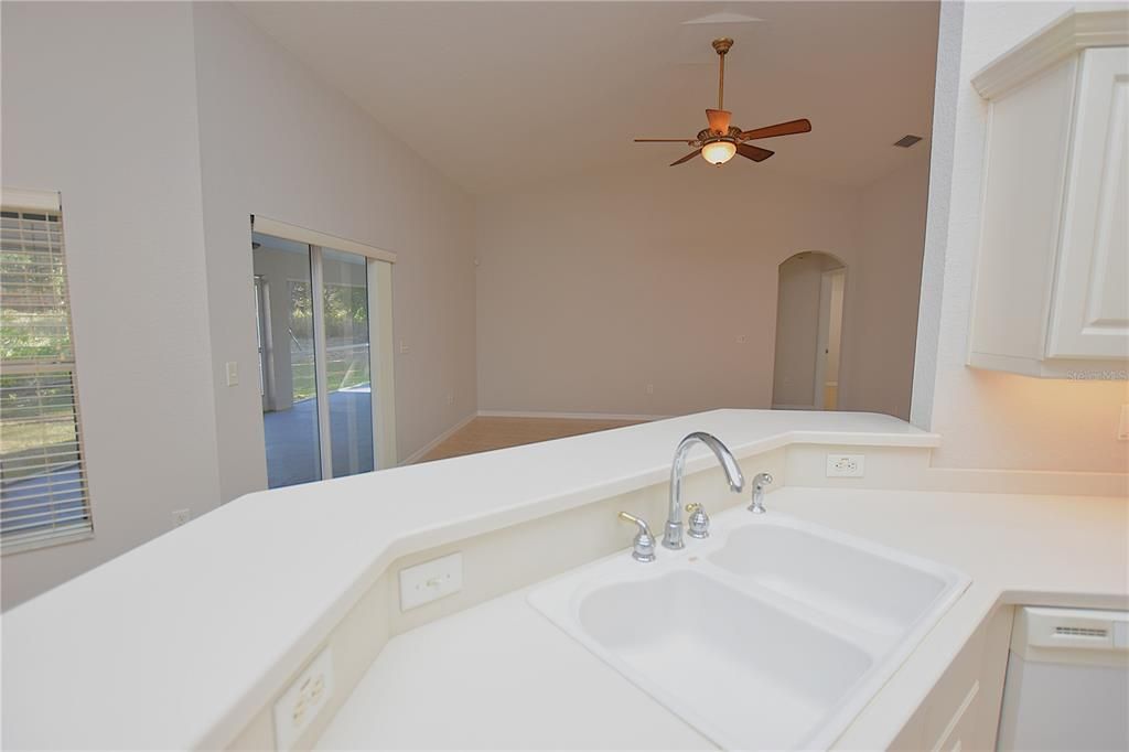 Под контрактом: $309,000 (3 спален, 2 ванн, 1959 Квадратных фут)