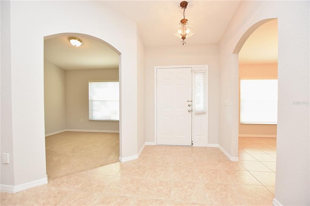 Под контрактом: $309,000 (3 спален, 2 ванн, 1959 Квадратных фут)