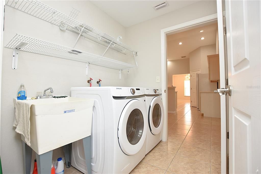 Под контрактом: $309,000 (3 спален, 2 ванн, 1959 Квадратных фут)