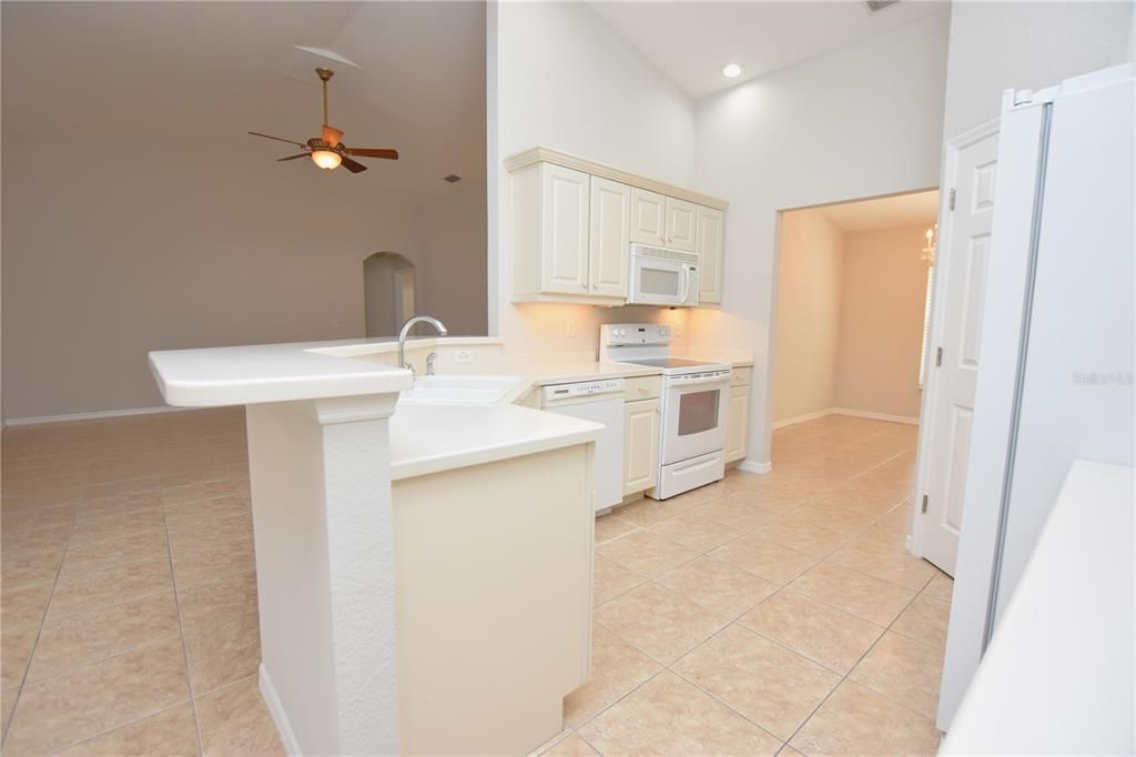 Под контрактом: $309,000 (3 спален, 2 ванн, 1959 Квадратных фут)