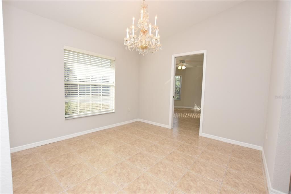 Под контрактом: $309,000 (3 спален, 2 ванн, 1959 Квадратных фут)