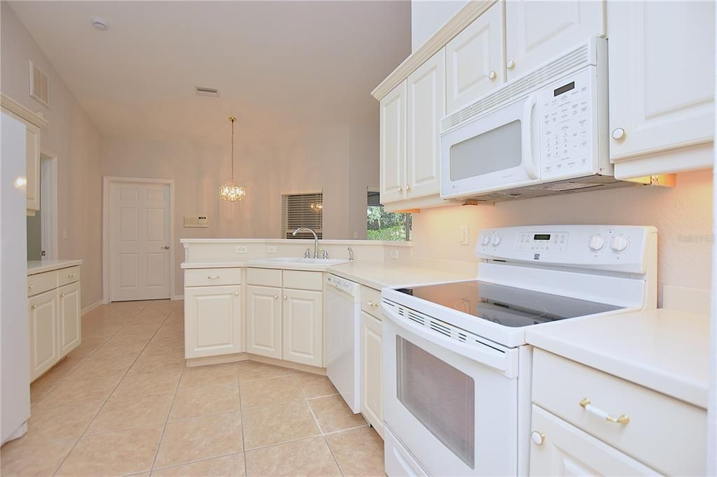 Под контрактом: $309,000 (3 спален, 2 ванн, 1959 Квадратных фут)