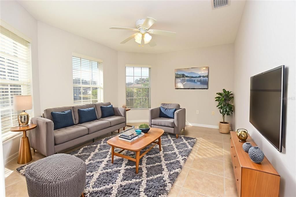 Под контрактом: $309,000 (3 спален, 2 ванн, 1959 Квадратных фут)