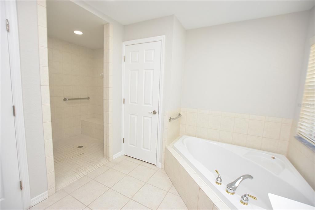 Под контрактом: $309,000 (3 спален, 2 ванн, 1959 Квадратных фут)