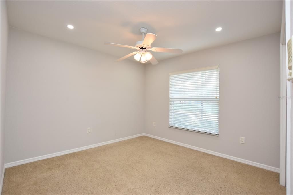 Под контрактом: $309,000 (3 спален, 2 ванн, 1959 Квадратных фут)