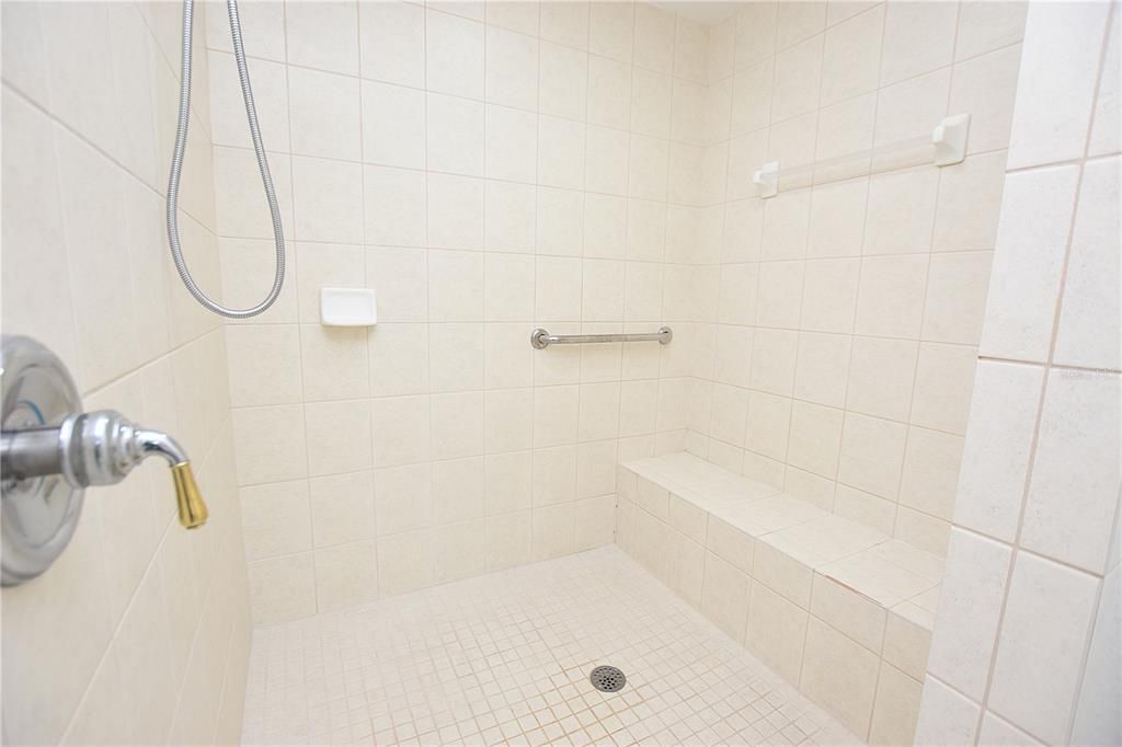 Под контрактом: $309,000 (3 спален, 2 ванн, 1959 Квадратных фут)