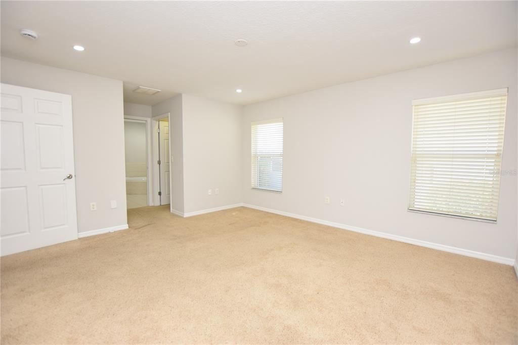 Под контрактом: $309,000 (3 спален, 2 ванн, 1959 Квадратных фут)