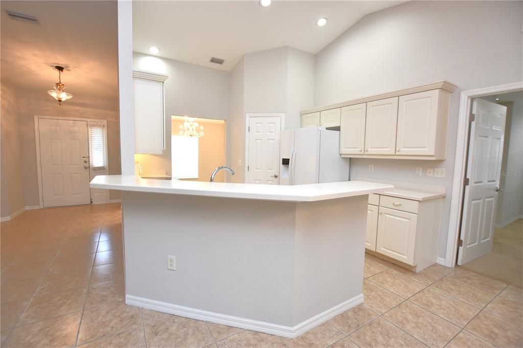 Под контрактом: $309,000 (3 спален, 2 ванн, 1959 Квадратных фут)