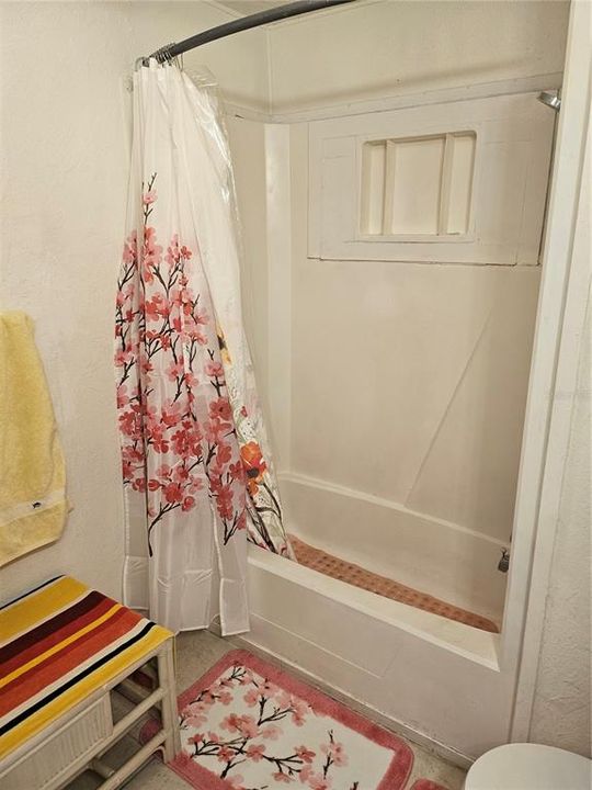 В аренду: $1,400 (2 спален, 1 ванн, 1600 Квадратных фут)